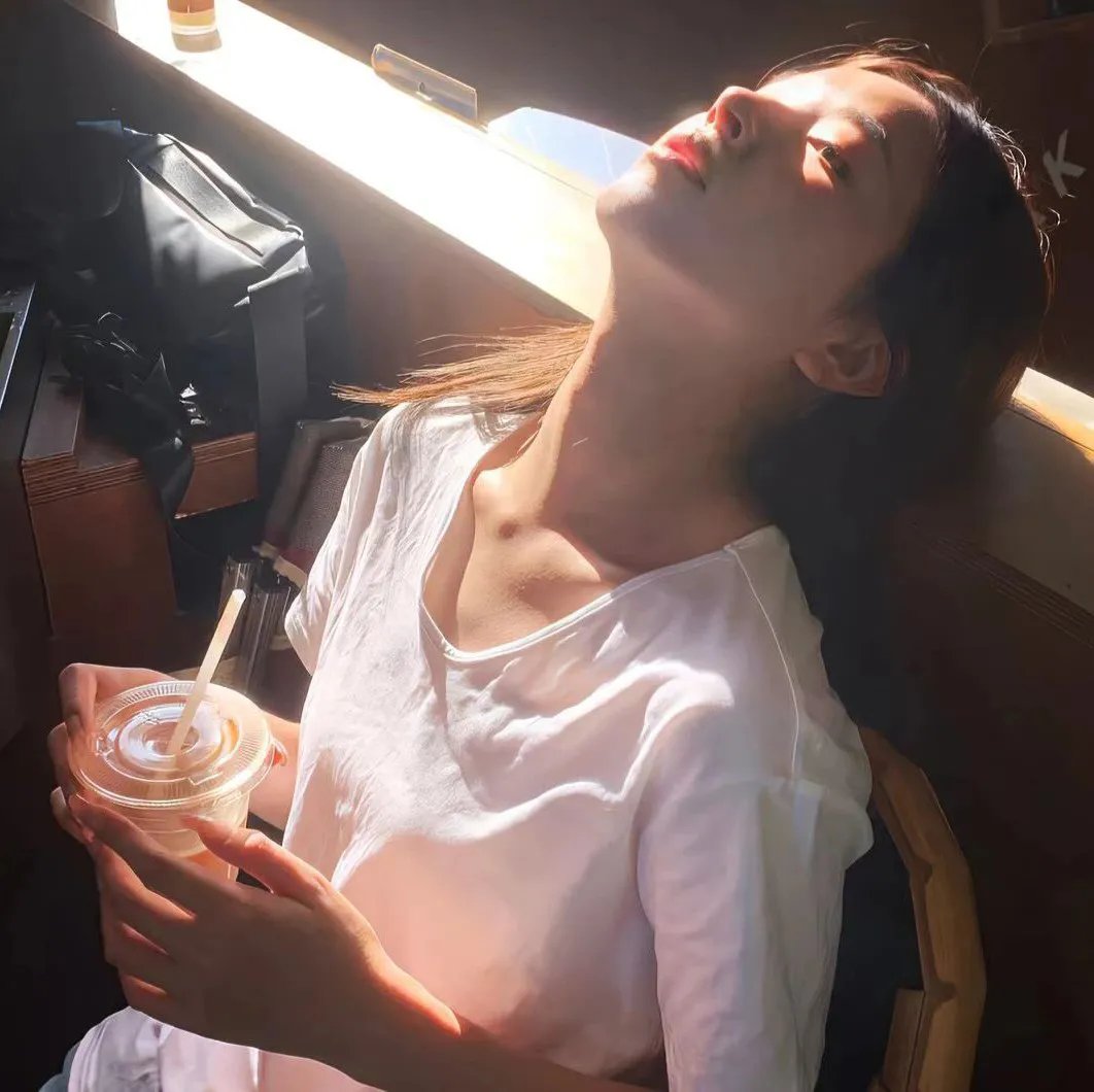 哭泣的鹦鹉